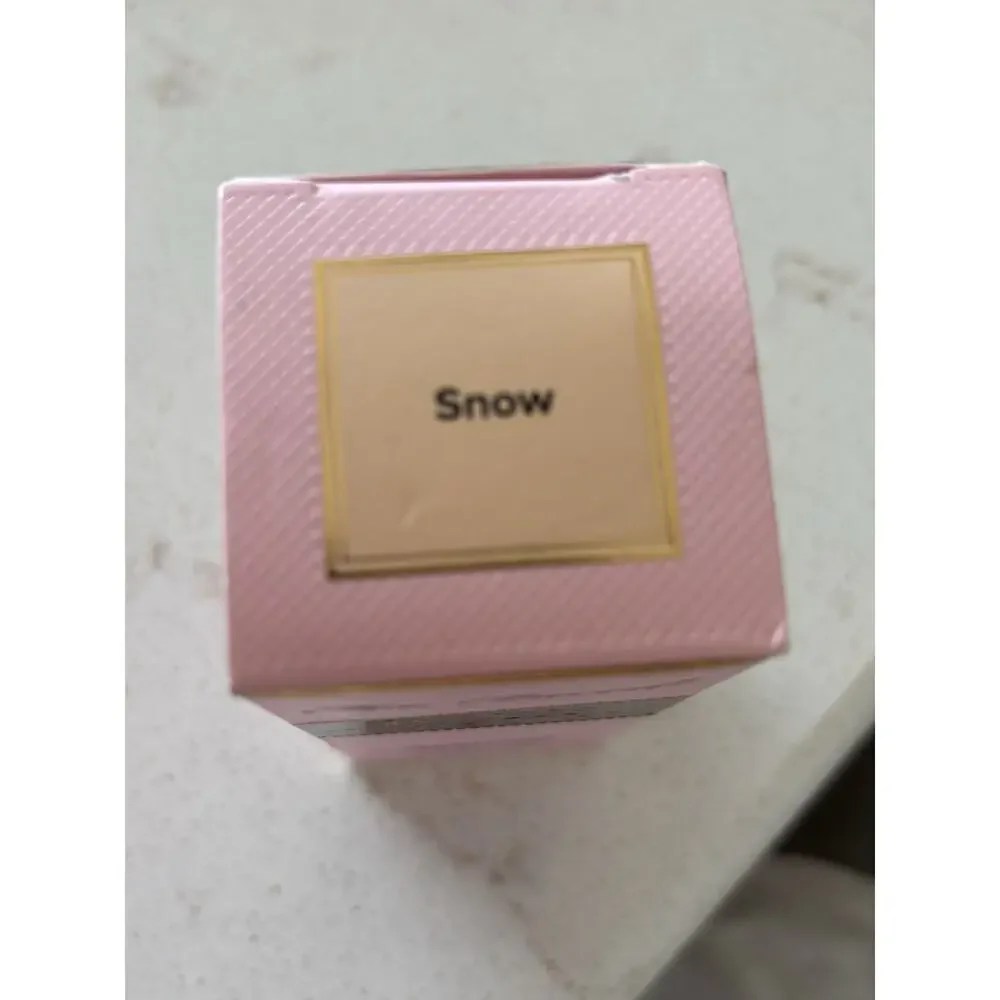 Too Faced Born This Way Oil Free Undetectable Foundation Snow 1.0 Oz 30mL